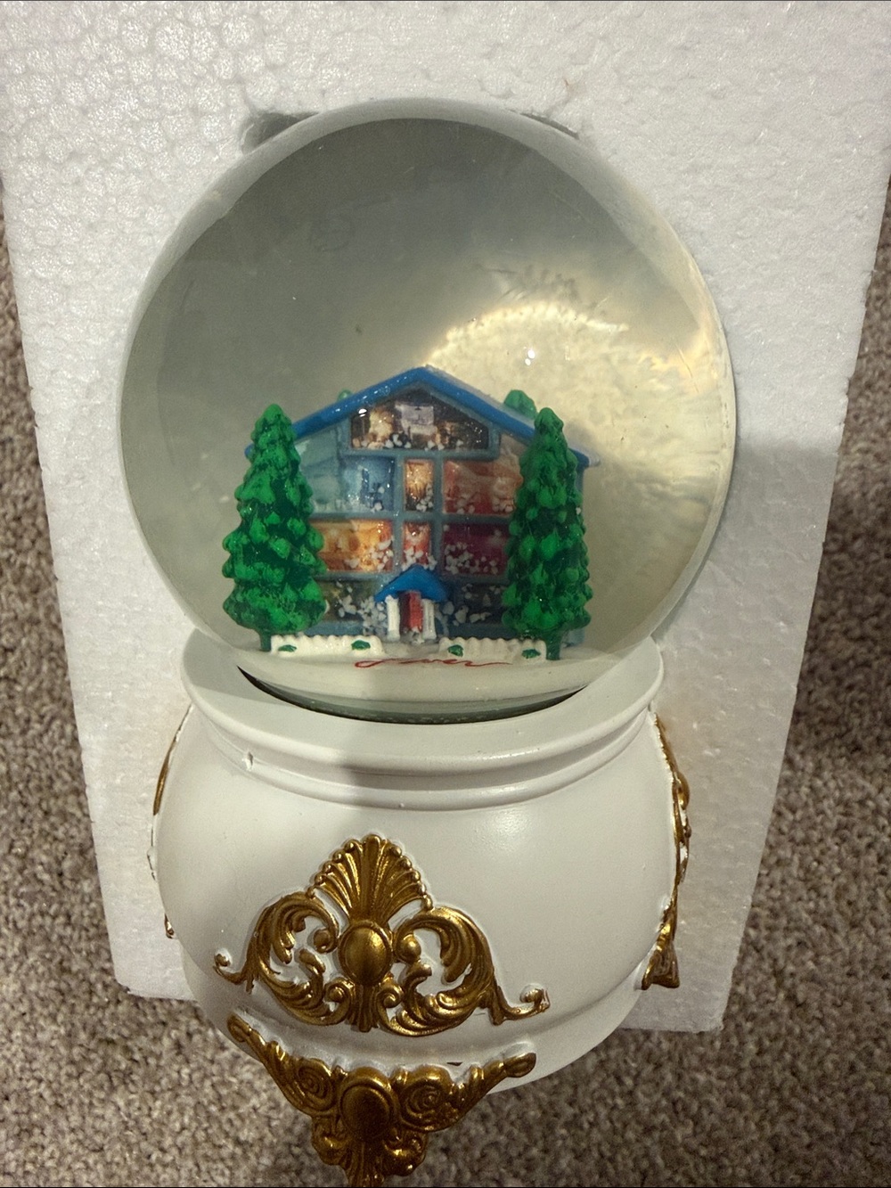 RARE!!! Taylor Swift Lover House Snowglobe with box!